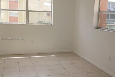 Copropriété à vendre à Lauderdale Lakes, Floride: 2 chambres, 102.19 m2 № 2052237 - photo 2