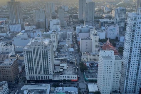 Condo in Miami, Florida, 2 bedrooms № 2263175 - photo 2