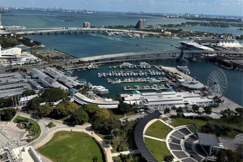 Condo in Miami, Florida, 2 bedrooms № 2263175 - photo 11
