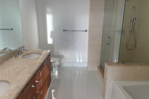 Condo in Miami, Florida, 2 bedrooms № 2263175 - photo 14