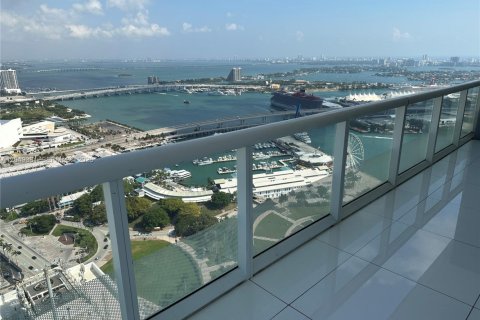 Condo in Miami, Florida, 2 bedrooms № 2263175 - photo 9