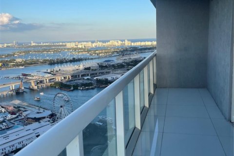 Condo in Miami, Florida, 2 bedrooms № 2263175 - photo 3