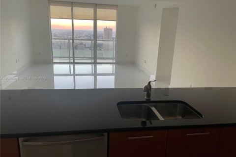 Condo in Miami, Florida, 2 bedrooms № 2263175 - photo 7