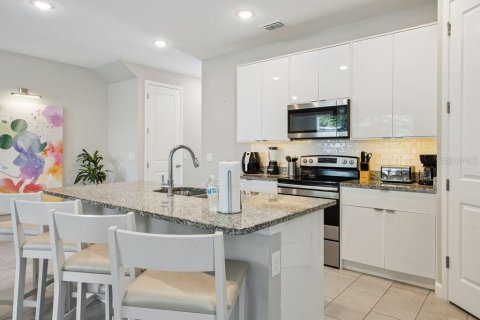 Adosado en venta en Kissimmee, Florida, 5 dormitorios, 201.23 m2 № 2197625 - foto 13