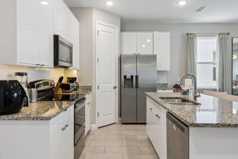 Adosado en venta en Kissimmee, Florida, 5 dormitorios, 201.23 m2 № 2197625 - foto 12