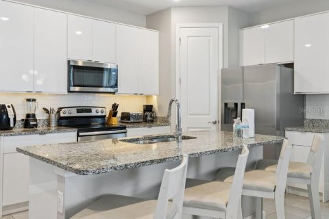 Adosado en venta en Kissimmee, Florida, 5 dormitorios, 201.23 m2 № 2197625 - foto 14