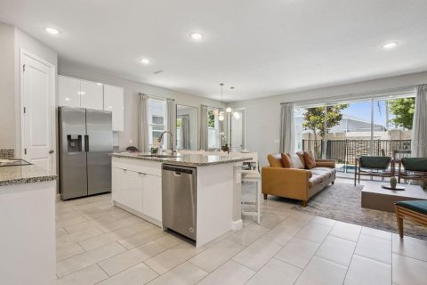 Adosado en venta en Kissimmee, Florida, 5 dormitorios, 201.23 m2 № 2197625 - foto 9