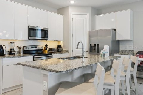 Adosado en venta en Kissimmee, Florida, 5 dormitorios, 201.23 m2 № 2197625 - foto 15