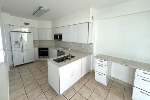 Apartamento en alquiler en Aventura, Florida, 2 dormitorios, 154.22 m2 № 1929163 - foto 15