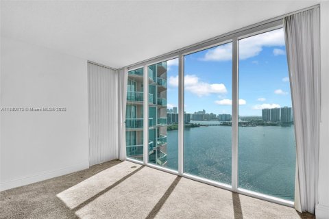 Apartamento en alquiler en Aventura, Florida, 2 dormitorios, 154.22 m2 № 1929163 - foto 18
