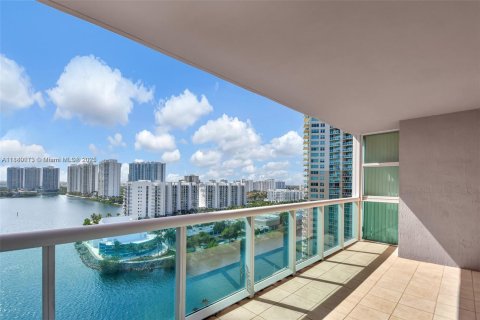 Apartamento en alquiler en Aventura, Florida, 2 dormitorios, 154.22 m2 № 1929163 - foto 9