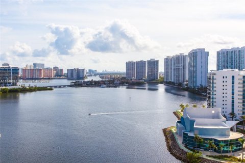 Apartamento en alquiler en Aventura, Florida, 2 dormitorios, 154.22 m2 № 1929163 - foto 26