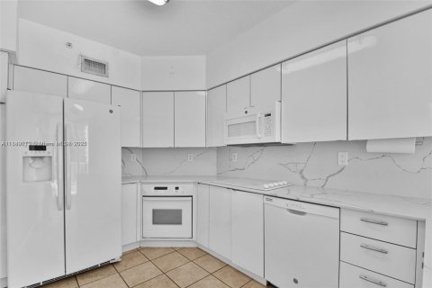Apartamento en alquiler en Aventura, Florida, 2 dormitorios, 154.22 m2 № 1929163 - foto 13