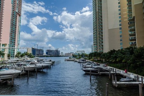 Apartamento en alquiler en Aventura, Florida, 2 dormitorios, 154.22 m2 № 1929163 - foto 7