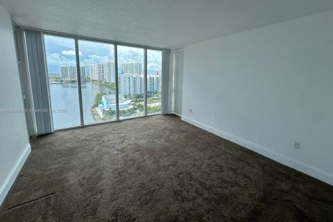 Apartamento en alquiler en Aventura, Florida, 2 dormitorios, 154.22 m2 № 1929163 - foto 19