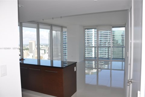 Condo in Miami, Florida, 2 bedrooms № 1990070 - photo 4