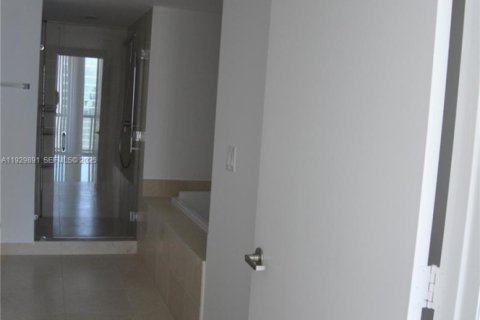 Condo in Miami, Florida, 2 bedrooms № 1990070 - photo 8