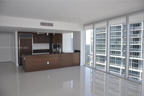 Condo in Miami, Florida, 2 bedrooms № 1990070 - photo 3