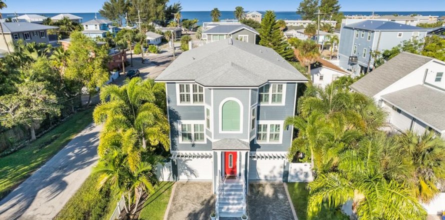 House in Bradenton Beach, Florida 4 bedrooms, 263.1 sq.m. № 1574911