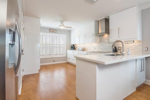 House in Bradenton Beach, Florida 4 bedrooms, 263.1 sq.m. № 1574911 - photo 9