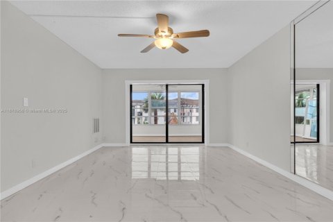 Condominio en alquiler en Boca Raton, Florida, 2 dormitorios, 83.61 m2 № 2088547 - foto 3