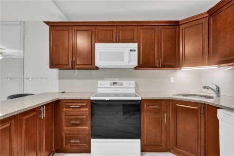 Condominio en alquiler en Boca Raton, Florida, 2 dormitorios, 83.61 m2 № 2088547 - foto 7