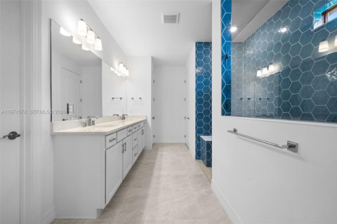 Villa ou maison à vendre à Oakland Park, Floride: 3 chambres, 238.57 m2 № 2053128 - photo 13