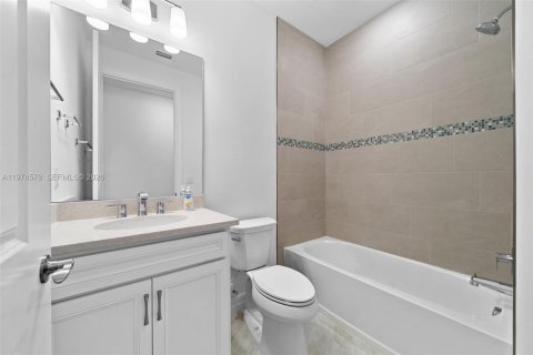 Villa ou maison à vendre à Oakland Park, Floride: 3 chambres, 238.57 m2 № 2053128 - photo 24