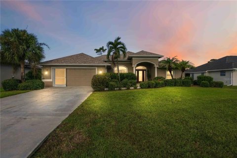 Casa en Rotonda, Florida 3 dormitorios, 169.27 m2 № 2381193