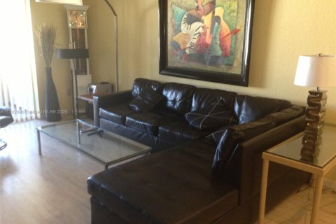 Condo in Oakland Park, Florida, 1 bedroom  № 1861239 - photo 2