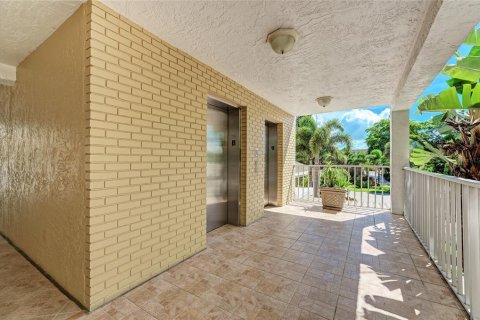 Copropriété à louer à Longboat Key, Floride: 2 chambres, 129.41 m2 № 1720375 - photo 1