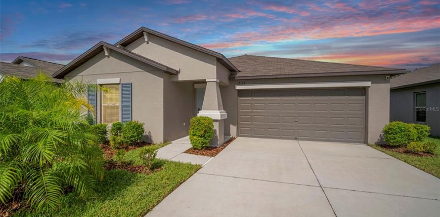 House in Tampa, Florida 3 bedrooms, 143.07 sq.m. № 1844459