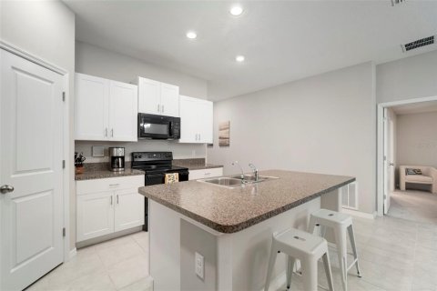 House in Tampa, Florida 3 bedrooms, 143.07 sq.m. № 1844459 - photo 9