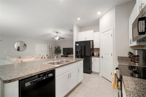 House in Tampa, Florida 3 bedrooms, 143.07 sq.m. № 1844459 - photo 11