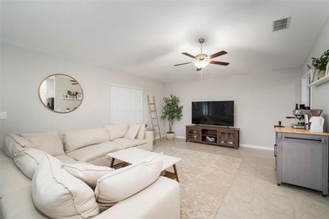 House in Tampa, Florida 3 bedrooms, 143.07 sq.m. № 1844459 - photo 17