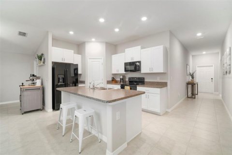 House in Tampa, Florida 3 bedrooms, 143.07 sq.m. № 1844459 - photo 7