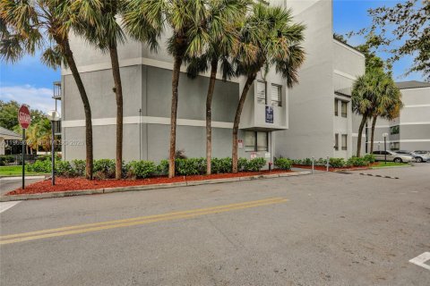 Condominio en alquiler en West Palm Beach, Florida, 1 dormitorio, 66.89 m2 № 2030360 - foto 9