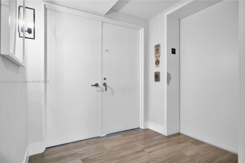 Купить кондоминиум в Майами-Бич, Флорида 3 спальни, 109.62м2, № 2012653 - фото 16