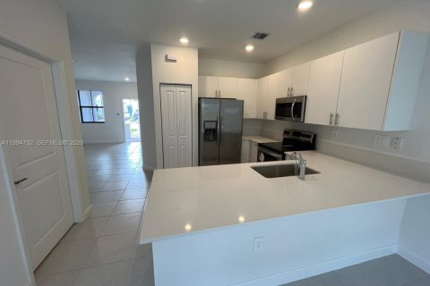 Купить таунхаус в Хомстед, Флорида 3 спальни, 157.66м2, № 2062784 - фото 3