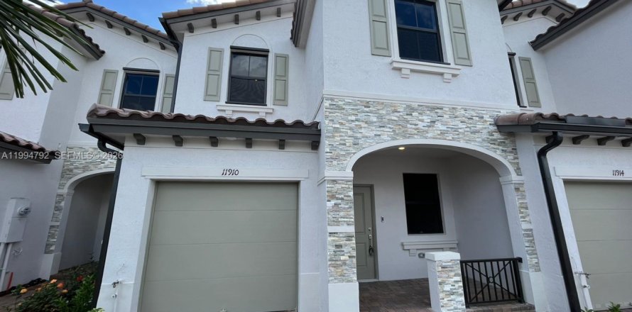 Таунхаус в Хомстед, Флорида 3 спальни, 157.66м2 № 2062784