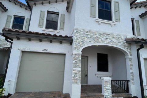 Купить таунхаус в Хомстед, Флорида 3 спальни, 157.66м2, № 2062784 - фото 2