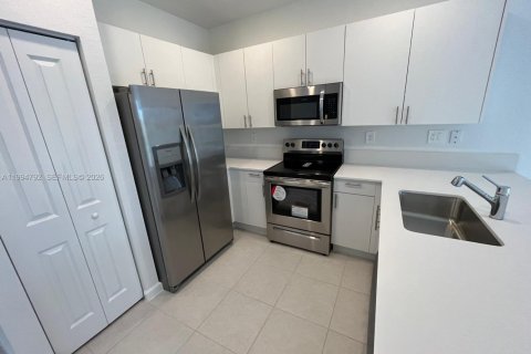 Купить таунхаус в Хомстед, Флорида 3 спальни, 157.66м2, № 2062784 - фото 7