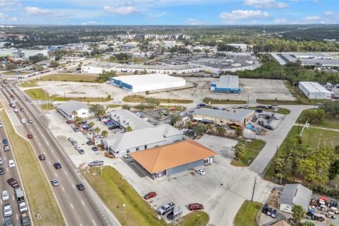 Propiedad comercial en alquiler en Punta Gorda, Florida, 557.41 m2 № 1733699 - foto 26