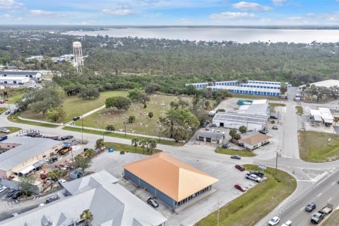 Propiedad comercial en alquiler en Punta Gorda, Florida, 557.41 m2 № 1733699 - foto 21