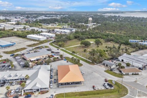 Propiedad comercial en alquiler en Punta Gorda, Florida, 557.41 m2 № 1733699 - foto 23