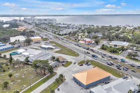 Propiedad comercial en alquiler en Punta Gorda, Florida, 557.41 m2 № 1733699 - foto 13