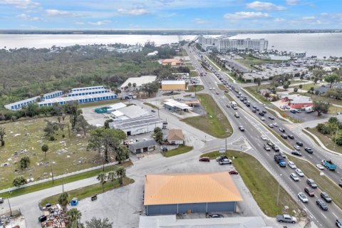 Propiedad comercial en alquiler en Punta Gorda, Florida, 557.41 m2 № 1733699 - foto 18