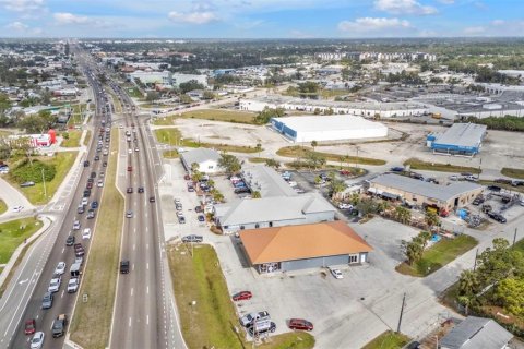 Propiedad comercial en alquiler en Punta Gorda, Florida, 557.41 m2 № 1733699 - foto 28