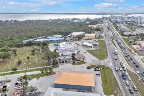 Propiedad comercial en alquiler en Punta Gorda, Florida, 557.41 m2 № 1733699 - foto 20