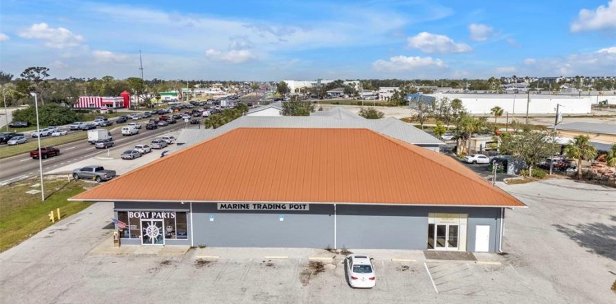 Propiedad comercial en Punta Gorda, Florida 557.41 m2 № 1733699